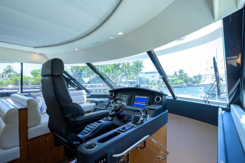 Riviera 5400 Sport Yacht