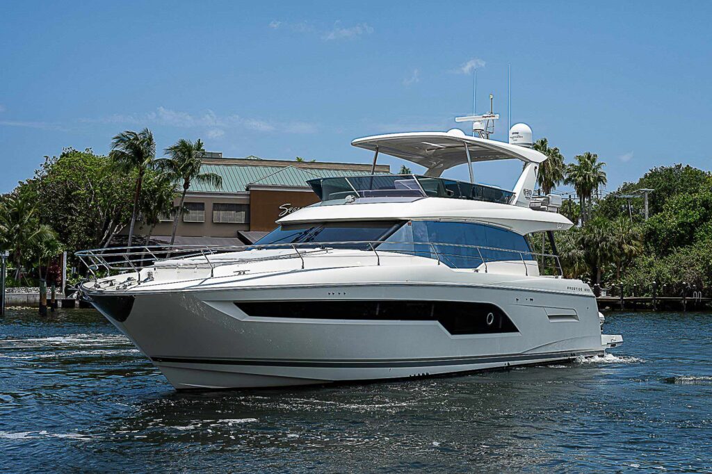 Prestige Yachts 630 Fly