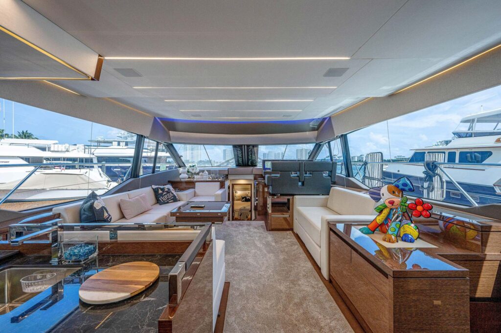 Prestige Yachts 630 Fly