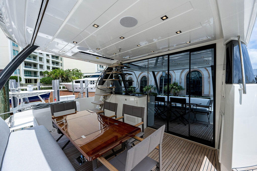 Prestige Yachts 630 Fly