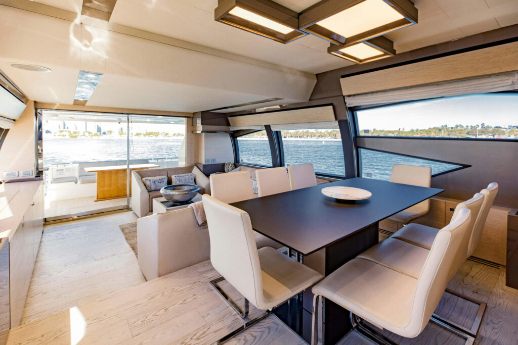 Ferretti Yachts 750