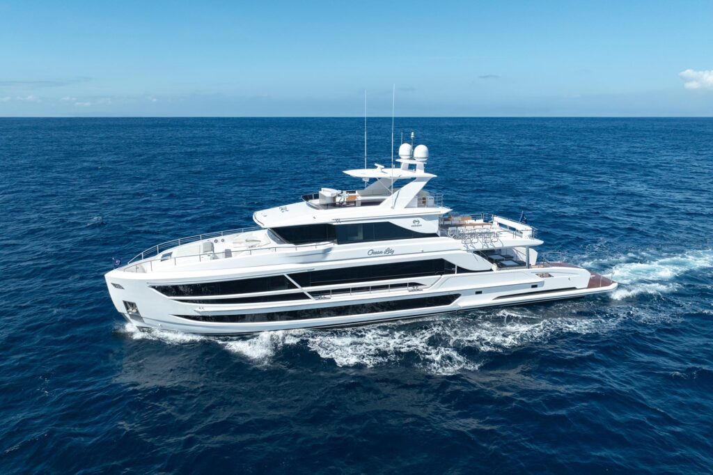 Horizon Yachts FD108 tri-deck