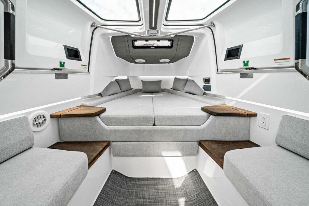 Axopar 37 XC Cross Cabin