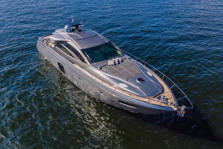 Pershing 70 Argo