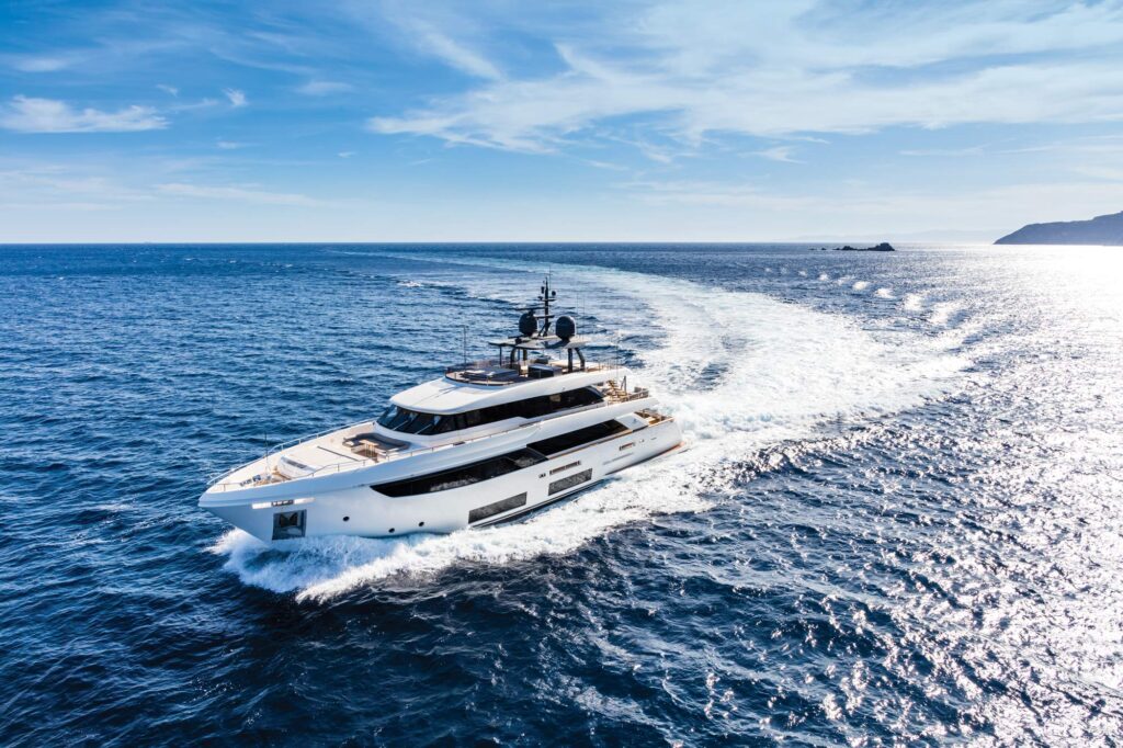 Custom Line Navetta 33