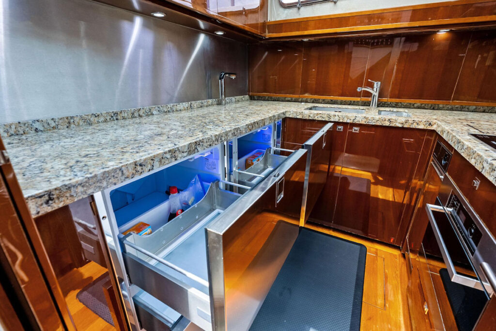 Princess Yachts V85