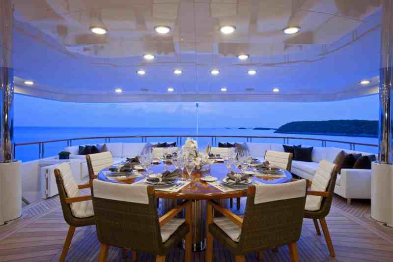 Cocktails, yacht charter