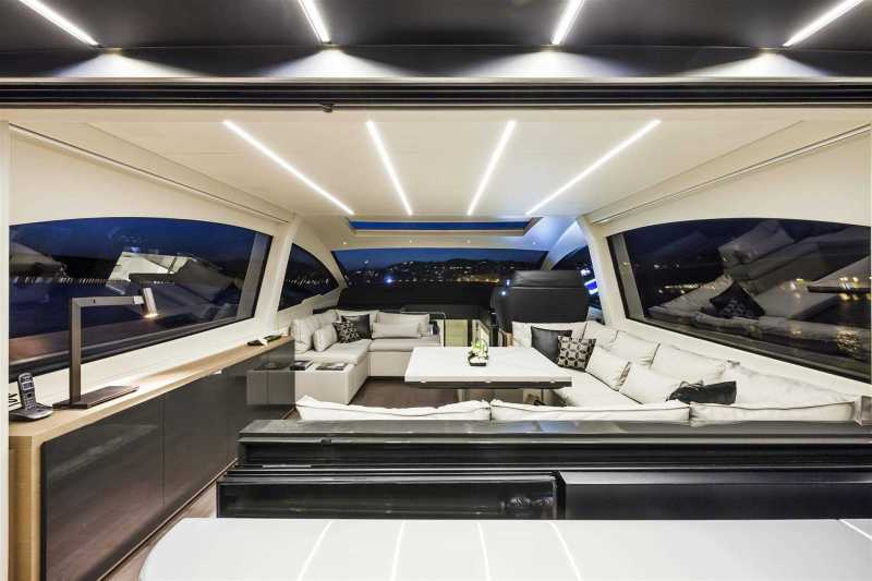 Pershing 70 Yacht