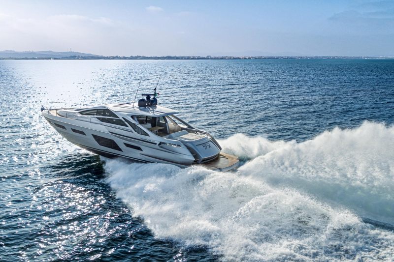 Pershing 7X