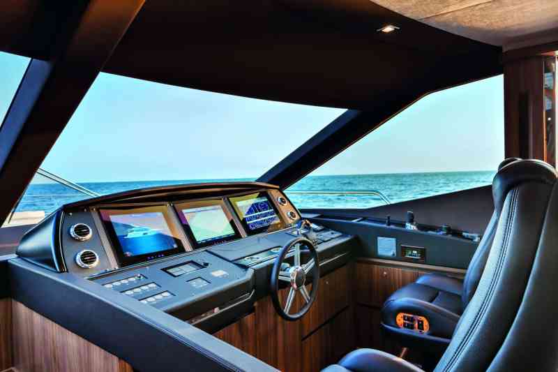 Absolute 72 Flybridge yachts