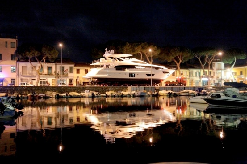 Azimut Grande 95RPH The new Azimut Grande 95RPH looks almost like a work of art under the night lights.