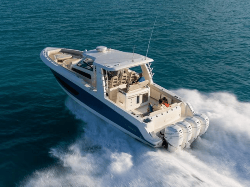 Boston Whaler 420 Outrage Boston Whaler 420 Outrage