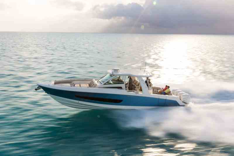 Boston Whaler 420 Outrage, Boats, MIBS, Miami Boat Shows