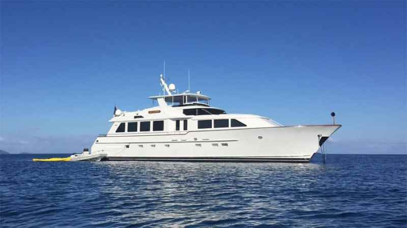 26 North Yachts burger