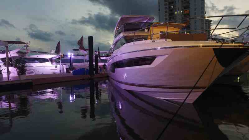 Yachts Miami Beach