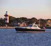 yachting/images/magazine/2007/062007/fea_golf2_525x286.jpg The Sabre 42 Hard Top Express displays modern lines off Hilton Head Island.