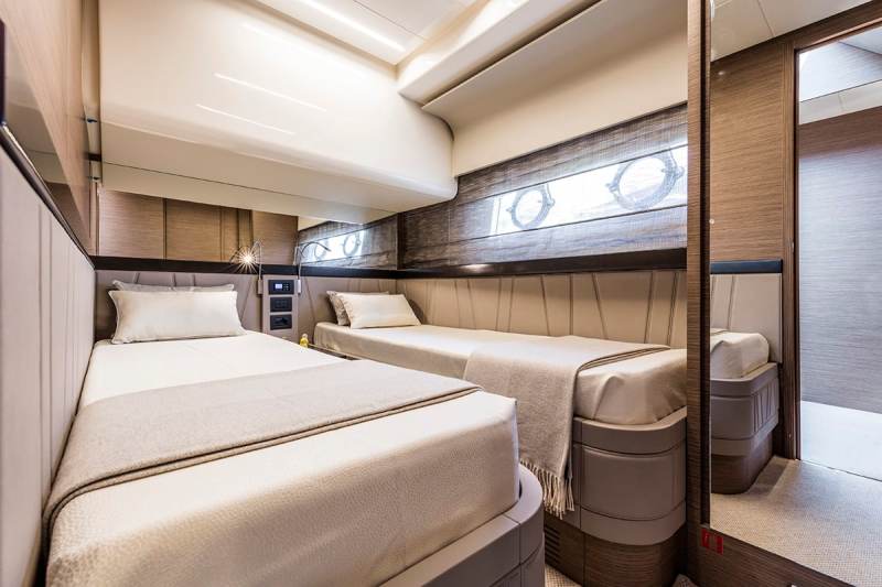 Ferretti 550 Yacht