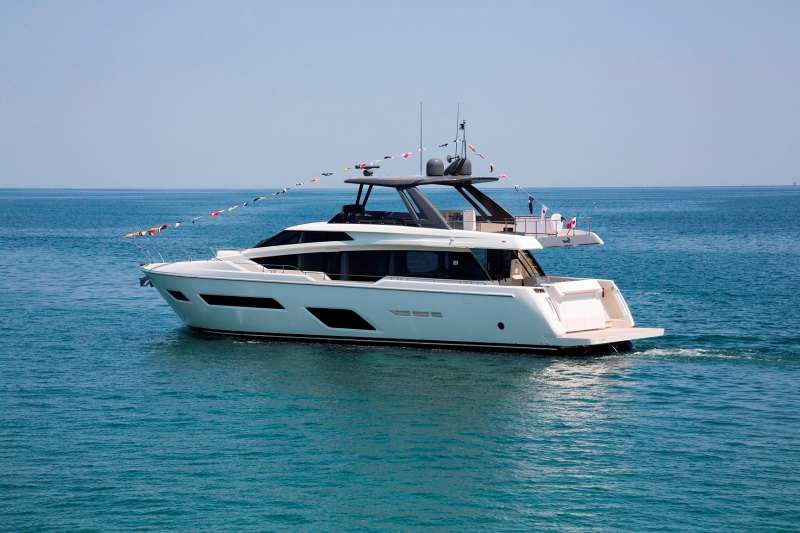 Ferretti Yachts 780