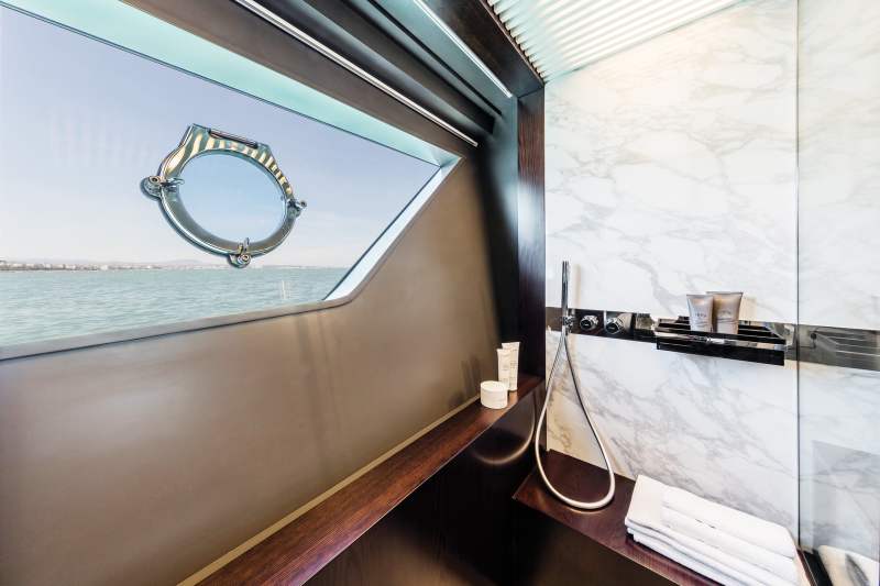 Ferretti Yachts 850