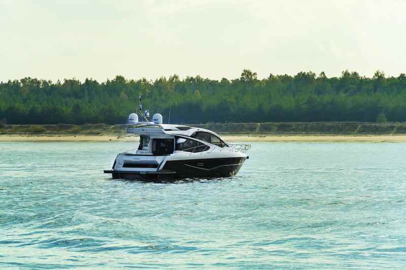 Galeon, 560 Skydeck, Flybridge, Boat Review