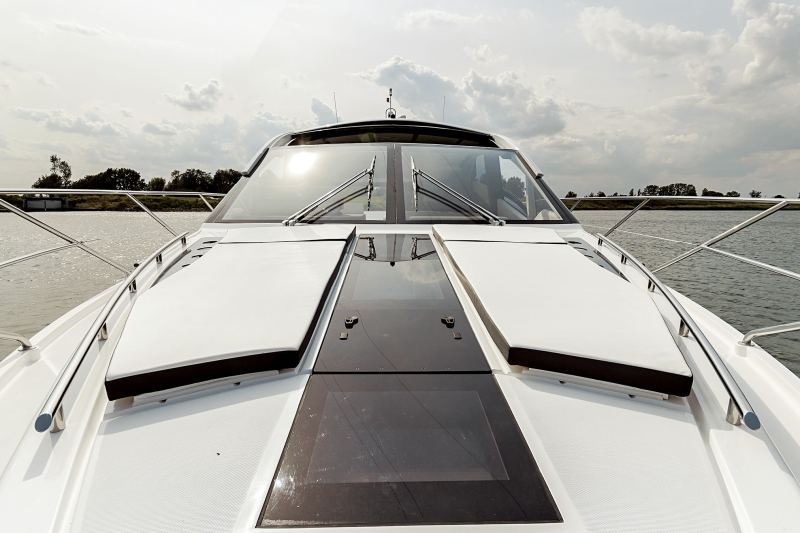 Galeon, 560 Skydeck, Flybridge, Boat Review