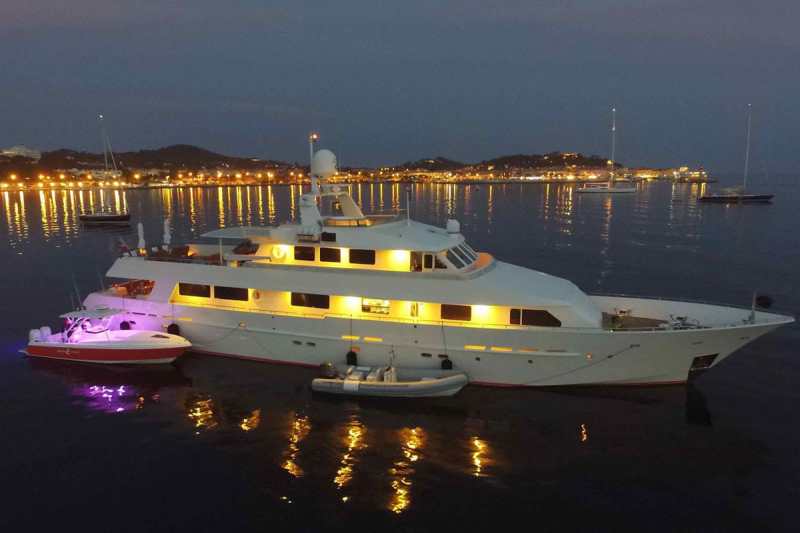 130-foot Heesen Lionshare