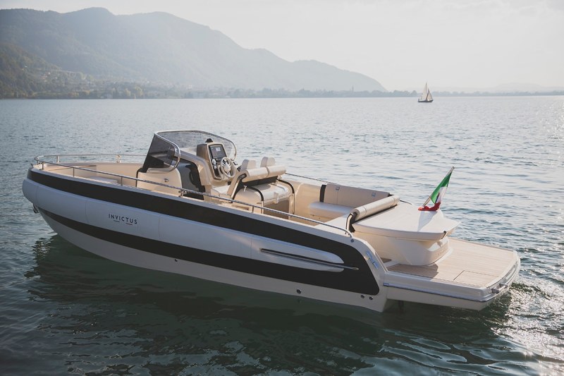 Invictus 280TT Invictus 280TT