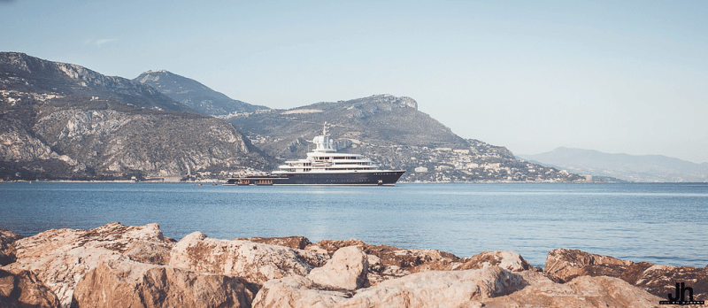 Luna 115m (377 feet)