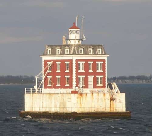 New London Ledge Lighthouse The New London Ledge Lighthouse is one of several supposedly haunted spots that boaters can visit while cruising in Connecticut.