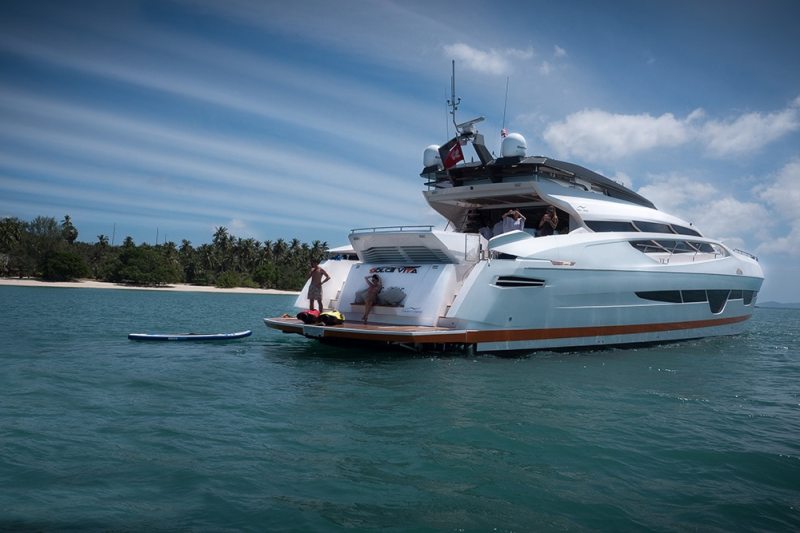Numarine 105HT, Numarine Yachts, Express Cruiser, Flybridge