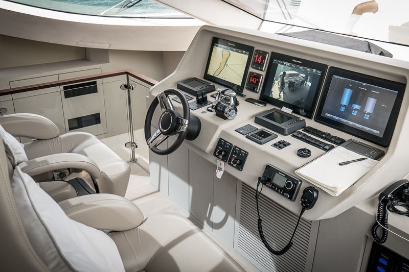 Numarine 105HT, Numarine Yachts, Express Cruiser, Flybridge