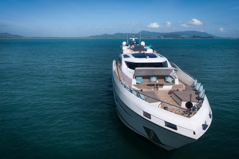 Numarine 105HT, Numarine Yachts, Express Cruiser, Flybridge