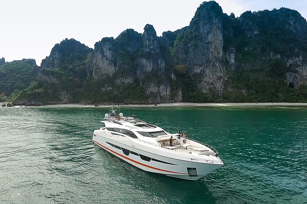 Numarine 105HT, Numarine Yachts, Express Cruiser, Flybridge