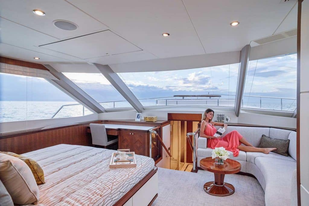 ocean alexander 100 skylounge