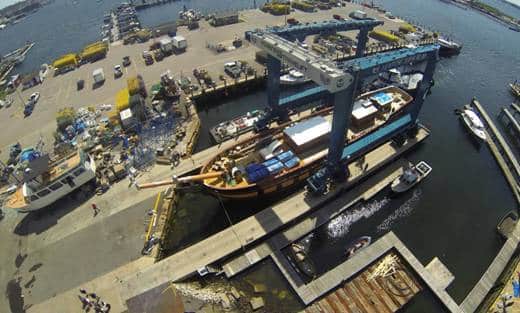 Oliver Hazard Perry at Newport Shipyard Hauling out a 200-foot tall ship is no easy task, but Newport Shipyard got it done.