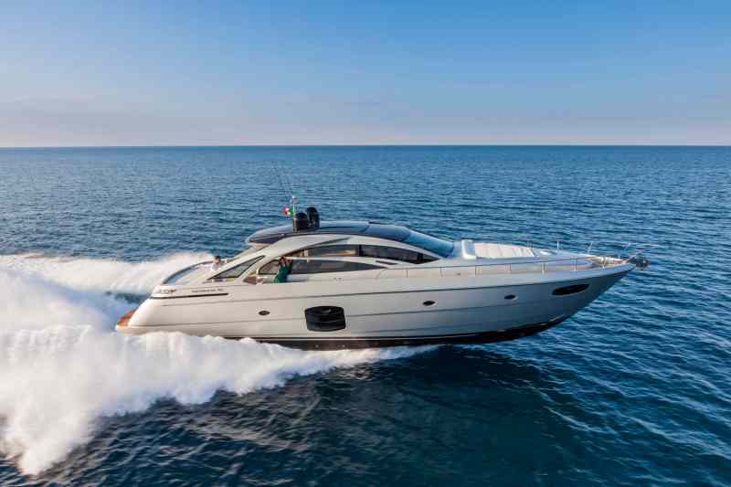 Pershing 70 Yacht