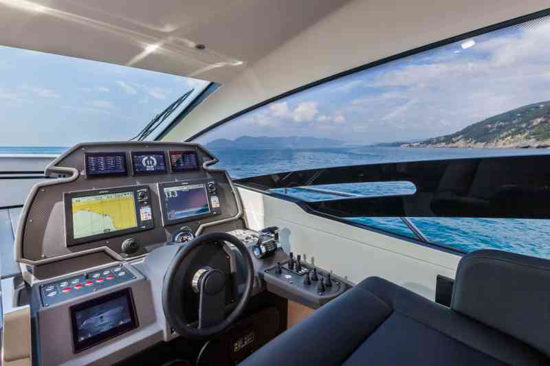 Pershing 70 Yacht