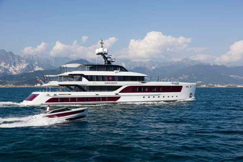 Quinta Essentia, Admiral Yachts