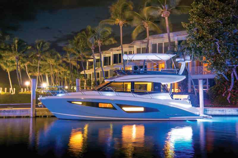 Regal Boats, Regal 42 Fly