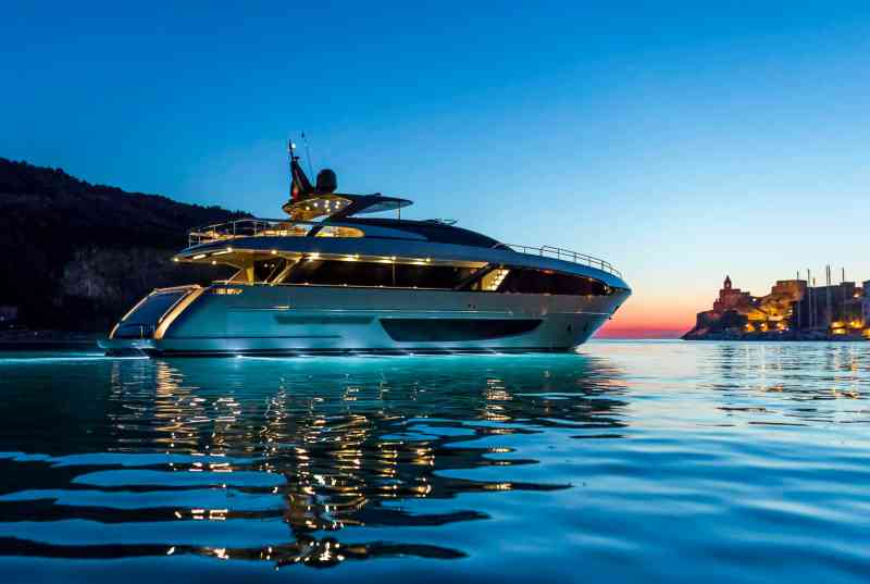 Riva Yachts, Riva 100 Corsaro