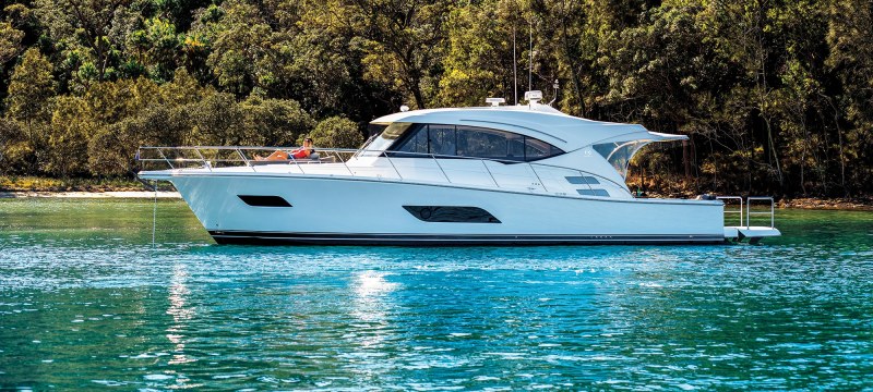 The yacht is a perfect platform for sports of all kinds. Riviera 525 SUV
