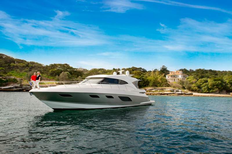 Riviera 6000 Sport Yacht