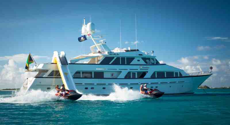 Refit Yacht Charter, Sunshine