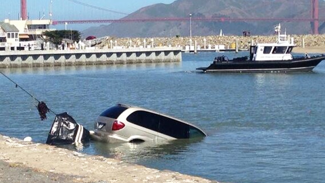 Minivan being pulled from San Francisco Bay Members of a Red Bull Youth America's Cup sailing team tried to rescue the driver of this minivan after it plunged into San Francisco Bay.