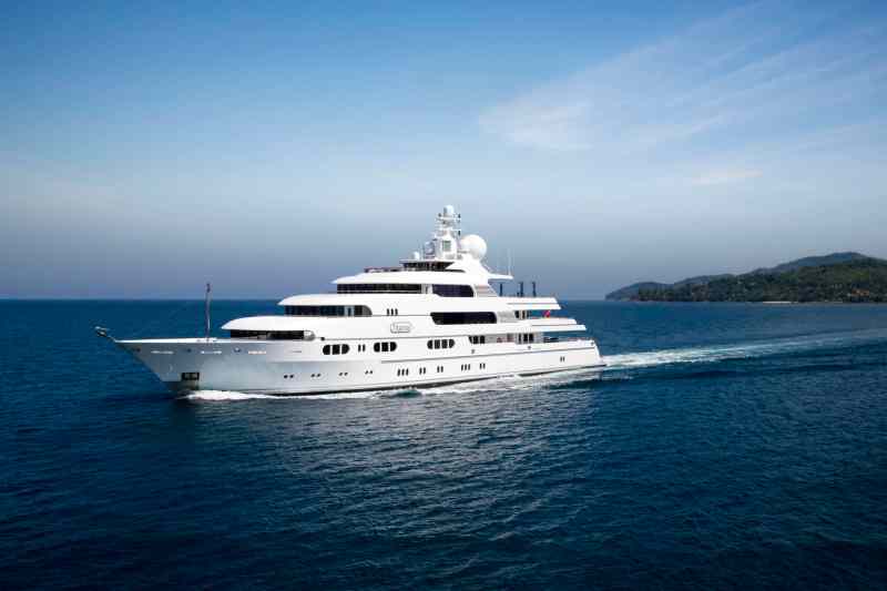 yacht Titania