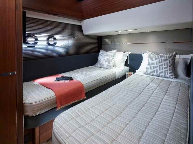 Princess S65, Yacht