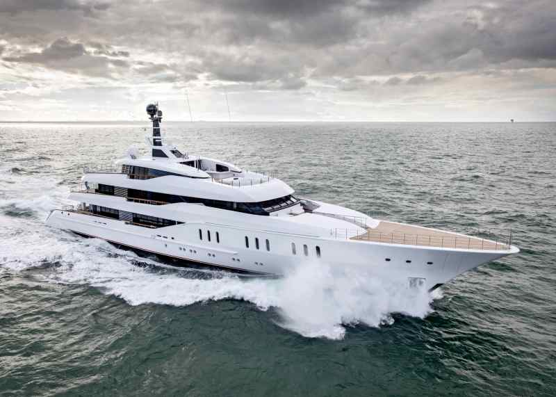 Feadship, Superyacht