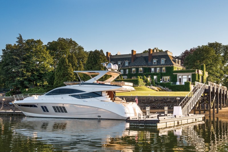 Docked behind The Oaks, an exclusive property in Cohasset, Massachusetts, Sea Ray’s sleek and sophisticated L650 Fly awaits her new owner.