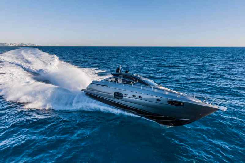 Pershing, Yacht, 62-foot sport cruiser