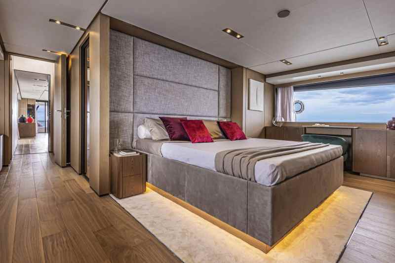 Ferretti Yachts 1000